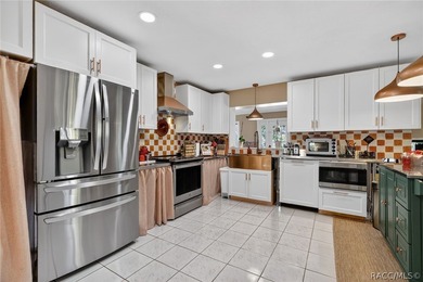 LOCATION LOCATION! A Spacious Waterfront 4 bedroom, 2 bathroom - photo 39