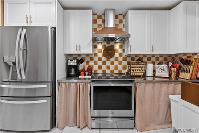 LOCATION LOCATION! A Spacious Waterfront 4 bedroom, 2 bathroom - photo 41