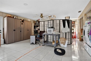 LOCATION LOCATION! A Spacious Waterfront 4 bedroom, 2 bathroom - photo 45