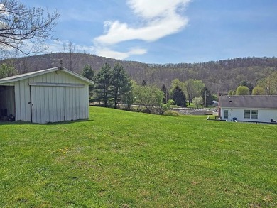 Tucked into the heart of an outdoor paradise, this 3 bedroom, 1 - photo 49