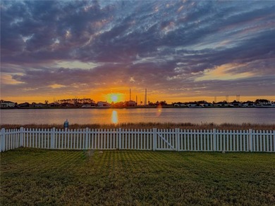 SELLER MOTIVATED!! POND VIEW!! NEW ROOF!! Located in the - photo 2
