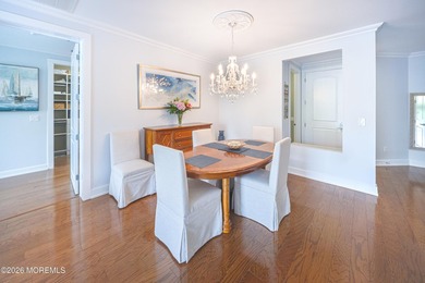 Just in time for summer! Fully renovated. Nothing to do but - photo 3