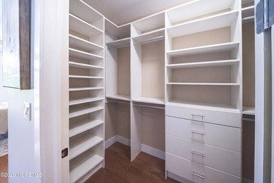 Just in time for summer! Fully renovated. Nothing to do but - photo 10