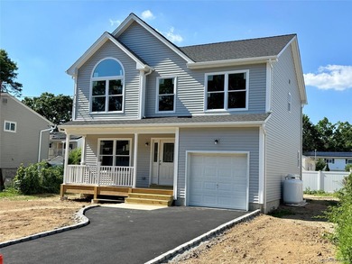 Beautifully appointed, newly constructed home with 4 sunny - photo 1
