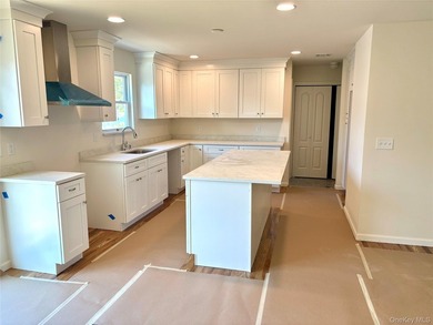 Beautifully appointed, newly constructed home with 4 sunny - photo 5
