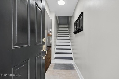 Beautifully remodeled Ortega Oaks condominium! This 2-bedroom, 1 - photo 6