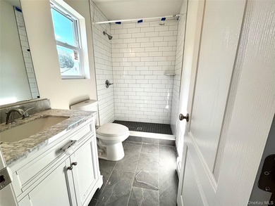 Beautifully appointed, newly constructed home with 4 sunny - photo 9