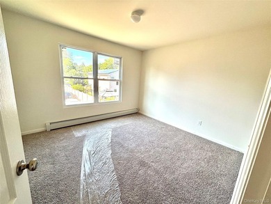 Beautifully appointed, newly constructed home with 4 sunny - photo 10