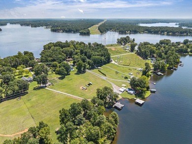 EXTRAORDINARY OPPORTUNITY TO OBTAIN OVER 4 ACRES OF PRIME LEVEL - photo 48
