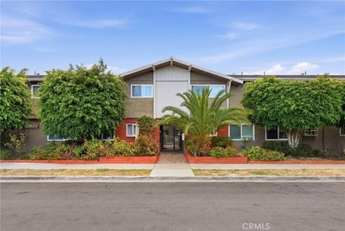 Discover this thoughtfully updated 1 bedroom, 1 bathroom end - photo 1