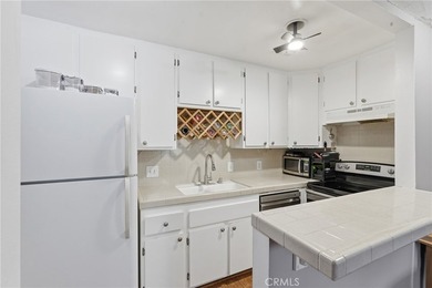 Discover this thoughtfully updated 1 bedroom, 1 bathroom end - photo 6