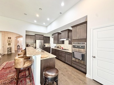 Welcome to this spacious and beautifully maintained 3-bedroom - photo 5