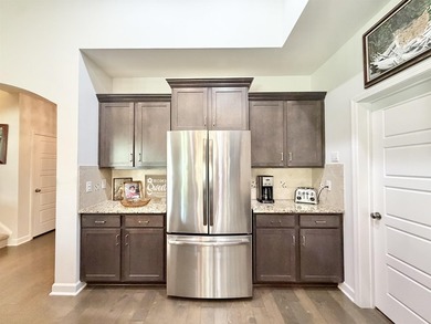 Welcome to this spacious and beautifully maintained 3-bedroom - photo 6