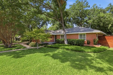 Beautifully maintained and located in the charming enclave of - photo 1