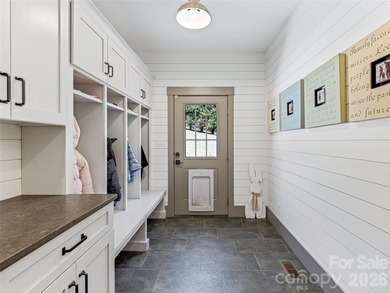Completely transformed modern farmhouse on 5.5 acres w/ mountain - photo 20