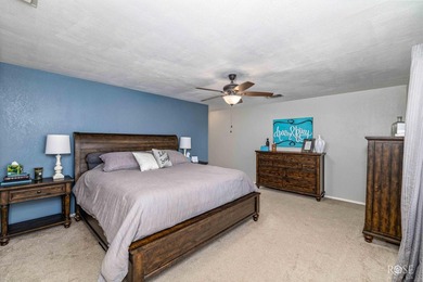 Welcome home to this spacious 3-bedroom, 2-bathroom residence - photo 21