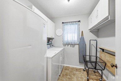 Welcome home to this spacious 3-bedroom, 2-bathroom residence - photo 27