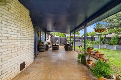 Welcome home to this spacious 3-bedroom, 2-bathroom residence - photo 30