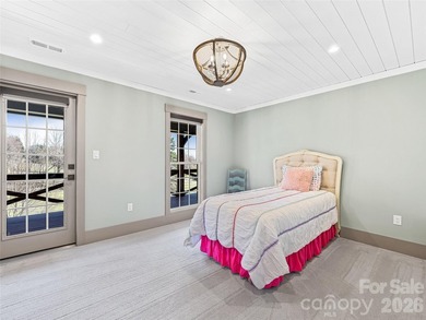 Completely transformed modern farmhouse on 5.5 acres w/ mountain - photo 31