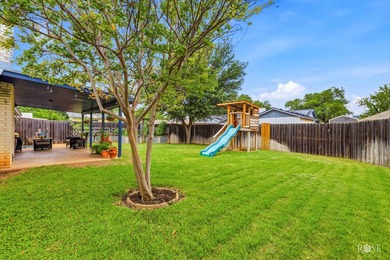 Welcome home to this spacious 3-bedroom, 2-bathroom residence - photo 31