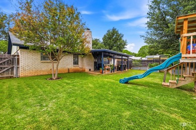 Welcome home to this spacious 3-bedroom, 2-bathroom residence - photo 32