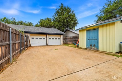 Welcome home to this spacious 3-bedroom, 2-bathroom residence - photo 35