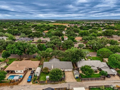 Welcome home to this spacious 3-bedroom, 2-bathroom residence - photo 40