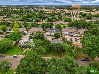 Welcome home to this spacious 3-bedroom, 2-bathroom residence - photo 44