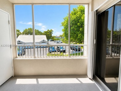 Resort-Style Living - Beautiful 1-Bedroom, 1-Bath 2nd Floor Unit - photo 9
