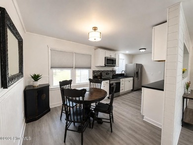 Welcome to this cute and cozy home situated on a rare 1.01-acre - photo 11