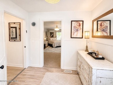 Welcome to this cute and cozy home situated on a rare 1.01-acre - photo 18