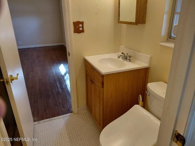 Very Nice 3 Bed 2 Ba Brick House on Lake Como. Has an almost new - photo 34