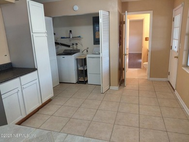 Very Nice 3 Bed 2 Ba Brick House on Lake Como. Has an almost new - photo 35