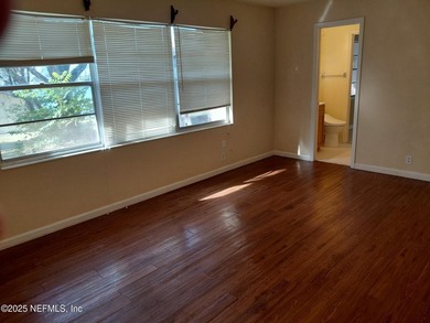 Very Nice 3 Bed 2 Ba Brick House on Lake Como. Has an almost new - photo 36