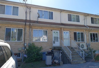 This Condo Style Home Features 3 Bedrooms, 2.5 Baths, Eat In - photo 3