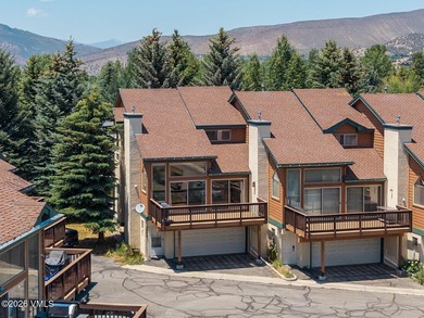 Beautiful, sun-filled 3-bedroom townhome in the heart of Lower - photo 1