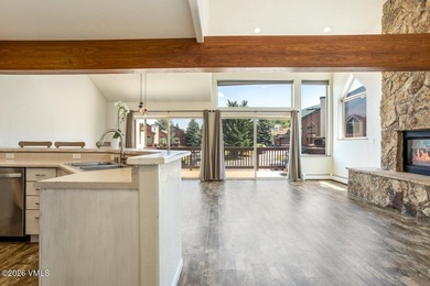 Beautiful, sun-filled 3-bedroom townhome in the heart of Lower - photo 2