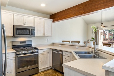 Beautiful, sun-filled 3-bedroom townhome in the heart of Lower - photo 3