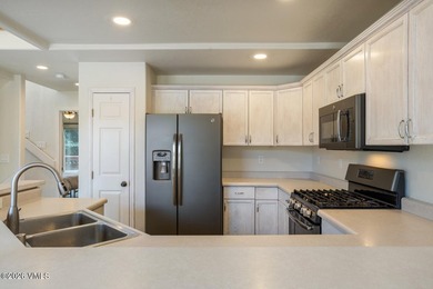 Beautiful, sun-filled 3-bedroom townhome in the heart of Lower - photo 5