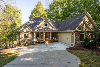 Lake Home For Sale in Hiawassee, Georgia