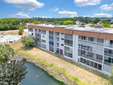 Priced to sell!!! Exquisite top-floor 3-bedroom, 2-bathroom with - photo 2