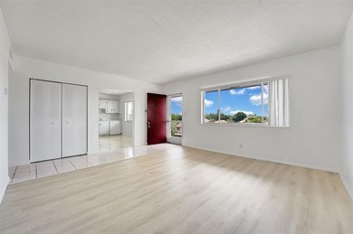 Priced to sell!!! Exquisite top-floor 3-bedroom, 2-bathroom with - photo 3