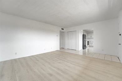 Priced to sell!!! Exquisite top-floor 3-bedroom, 2-bathroom with - photo 5