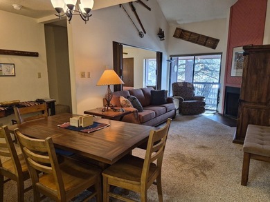 Location, location! Spacious 2 bedroom and 2 full bath condo - photo 2