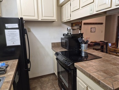Location, location! Spacious 2 bedroom and 2 full bath condo - photo 4