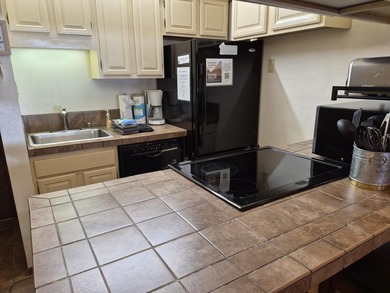 Location, location! Spacious 2 bedroom and 2 full bath condo - photo 5