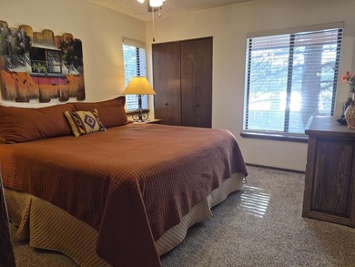 Location, location! Spacious 2 bedroom and 2 full bath condo - photo 6