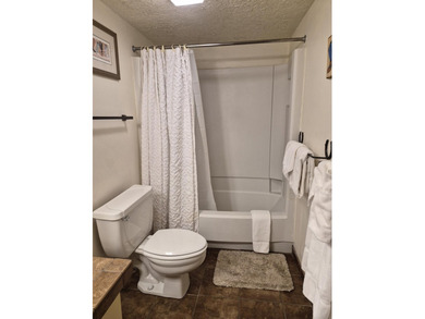 Location, location! Spacious 2 bedroom and 2 full bath condo - photo 9