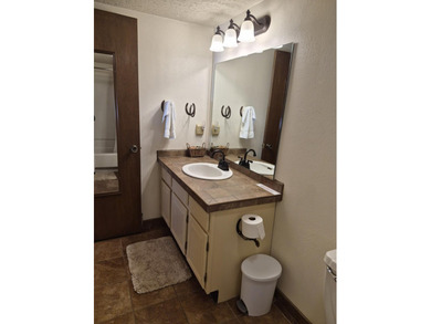 Location, location! Spacious 2 bedroom and 2 full bath condo - photo 10