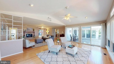 Discover the perfect blend of comfort and luxury in this - photo 11